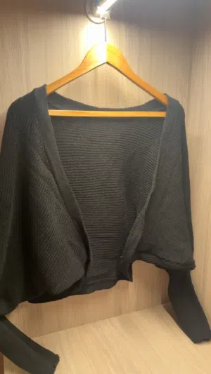 Ribbed cropped knit sweater