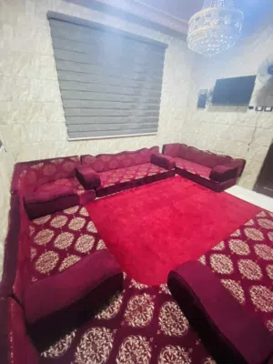 فرش لون احمر نظيف جدا