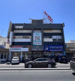 Shop for rent at Arad - popular & busy location - special offer !!