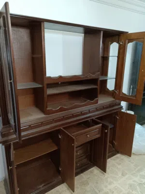 بوفيه خشب لاتيه 18 في حالة الوكالة. دهان ممتاز