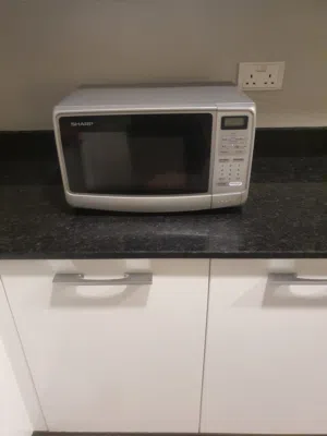 Large Microwave — Excellent Condition