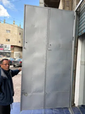 باب ثقيل أربع ظُرف يصلح لمحلات الذهب والمجوهرات والمحلات التي يوجد فيها بضاعه ثمينة