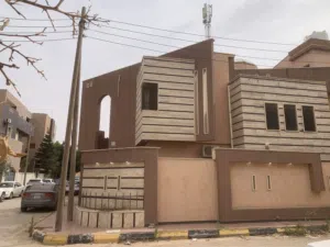فيلا للإيجار ، السبعة بالقرب من الاشارة الضوئية