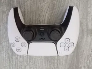 يد بلايستيشن للبيع (نوع Play X) استعمال شهر فقط!