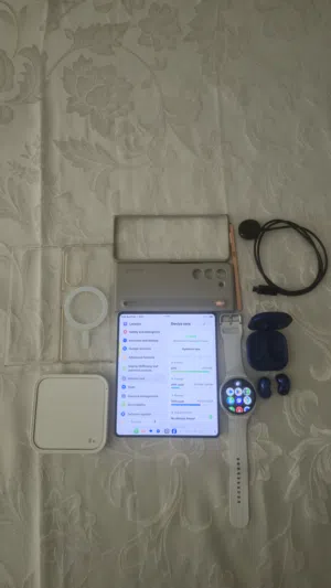 Samsung Fold 5 + Samsung watch 8 + buds Live + original case S Pen + wiredless charger