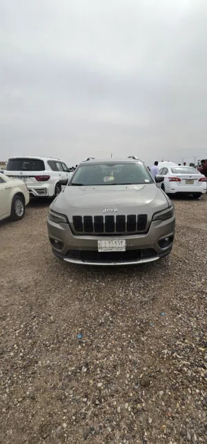 جيب شيروكي بزون موديل 2019 مكينه 6 سلندر 3200