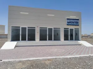 للإيجار: شقة + 3 محلات في حي حيوي عوتب جديدة – فرصة مثالية للسكن والاستثمار for rent apartme +3shops