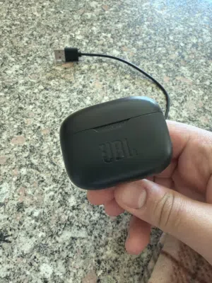 JBL earbuds used للبيع