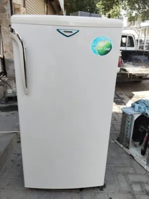 Toshiba fridge medium size for sale good condition and working properly good with warranty