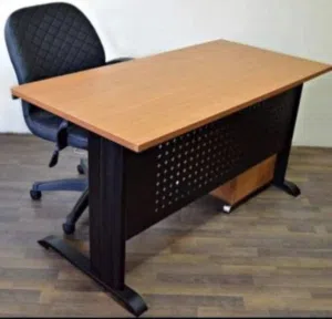 مكتب موظف او للبيت مقاس 120 سم جسم معدن وخشب mdf بسعر اقتصادى متوفر الوان مختلفه ضمان سنه وتوفير شحن