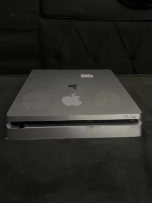 بلاي ستيشن أربعة واحد تيره نسخة نادرة لون رصاصي