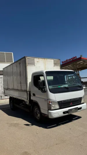 Used Mitsubishi Canter in Amman