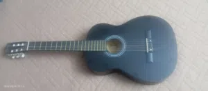 جيتار كلاسيكي للبيع غير مستعمل مع الحقيبه