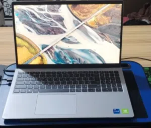 dell Vostro 3520 Core i7-1255U