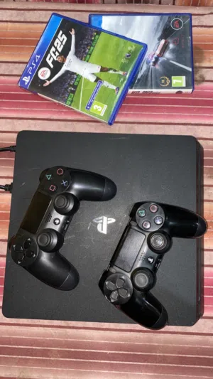 بلاستيشن 4 نظيفه مع جهازين وشريطين وجميع الملحقات