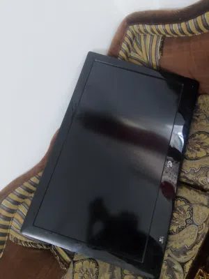 شاشه 42 بوصه بسم الله ماشاء الله شاشه وضوح كامل استعمال خمس شهور