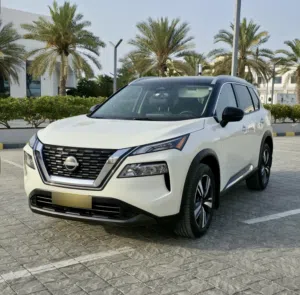 سيارة نيسان روج SL فل كامل (Nissan Rogue SL Full Option) تُعد من فئة سيارات الـSUV المدمجة،  2023