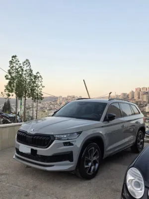 سكودا-كودياك-2022-سبورت-لاين-فل-فل-اضافات-سعر-مميز-عالكاش-7مقاعد