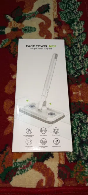 هذه عبوة ممسحة تنظيف صغيرة متعددة الاستخدامات (Face Towel Mop / Mop Clean Expert).