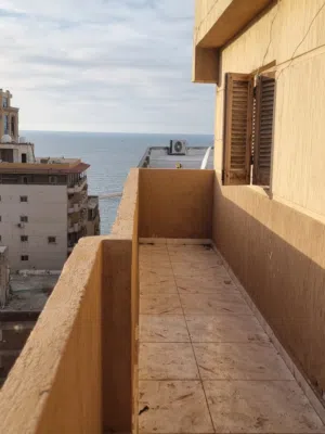 شقه للبيع تالت نمره من البحر في ميامي