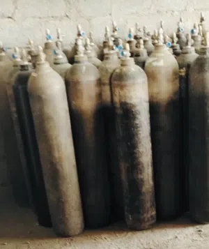 Oxygen cylinder