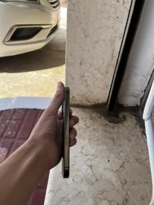 ايفون 13 برو جهاز نضيف تبيله بطاريه بس كان لقيت فيه حاجة غير البطارية حلال عليك بلاش