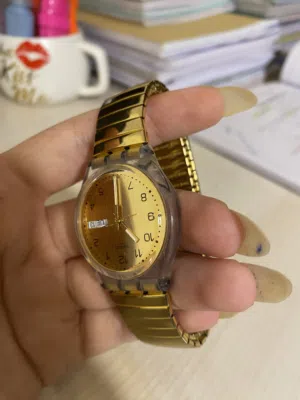 ساعه سواتش وكاله شريتها جديده ب 100 بدي أبيعها ب 80 ولا خدش نضيفه
