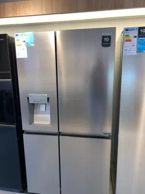 عرض نااار على ثلاجة هايسنس سايد باي سايد مع كولر وايس ميكر 601 لتر صافي