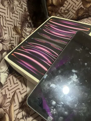 ايباد برو m2 2022 128 جيجا وكاله جديد بحاله ممتازه