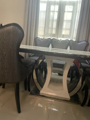 طاولة الطعام 8 أشخاص