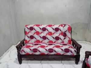 انتريه أسيوطى كنبه و4 كراسى بحالة جيدة جدا