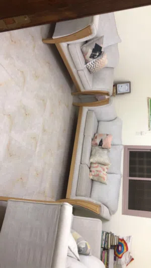 كنب يتسع لسبعة اشخاص مع الطاوله