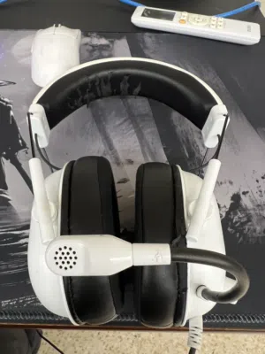 Razer Blackshark V2 x Wired Gaming استعمال بسيط اهتراء بالجلدة اشي بسيط