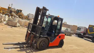 رافعة شوكية للايجار خدمات لوجستيه