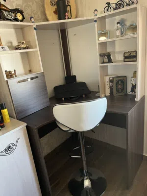 مكتب دراسة مع كرسي للبيع