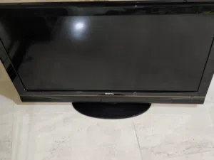 BENQ TV 32 INCH ONLY 15BHD(NEGOTIABLE)