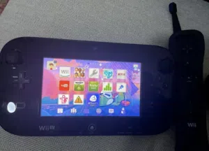 Nintendo switch wii u محمله فيه العاب ماينكرافت و ماريو و غيره العاب كثيره  ونظيف وشغال