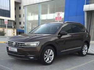 Volkswagen Tiguan Model 2018 full option  no1