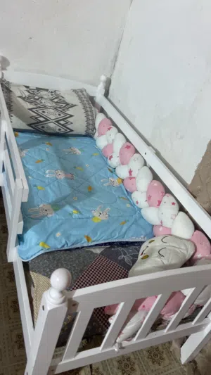 جربايه طفل للبيع جديده كلش ماستعملت ولا قبل ابني ينام بيها