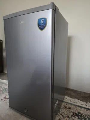 ثلاجة Midea Used for only  4 months