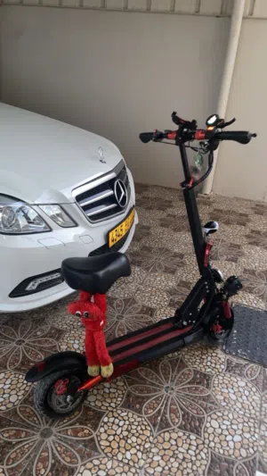 سكوتر كهربائي نضيف جدًا استعمال شهر ونص تقريبًا