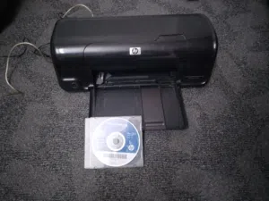جهاز طباعة hp Deskjet D1663 نظيف وكالة غير مستعمل