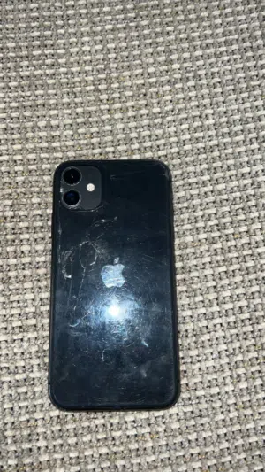 Apple iPhone 11 128 GB in Tripoli