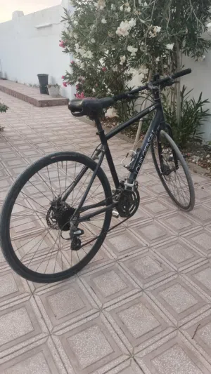 للبيع سيكل كندي Louis Garneau بحالة شبه جديدة - إبراء