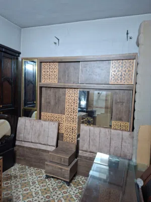 غرفة نوم شبابيه بحاله ممتازه نبيع ونشتري الاثاث المستعمل