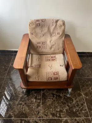 كرسي خشب فاخر عدد 2 للبيع – سعر مغري