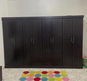 دولاب ملابس 8 أبواب بحاله ممتازه، مع مستواليت مع الكرسي .