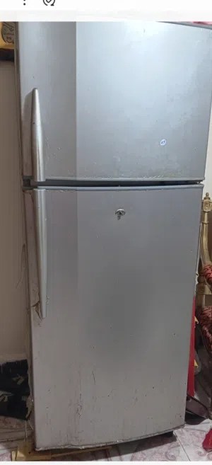 ثلاجه ايديال للبيع حاله جيده شغاااله