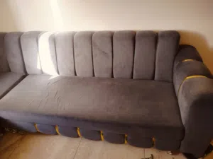 ركنه كنبه 3قطع وترابيزا صغيره  + 3سرير +4مراتب