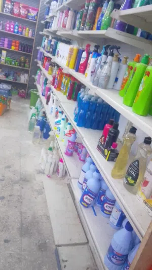 سوبر ماركت للبيع عباره عن خمس مخلزن للبيع